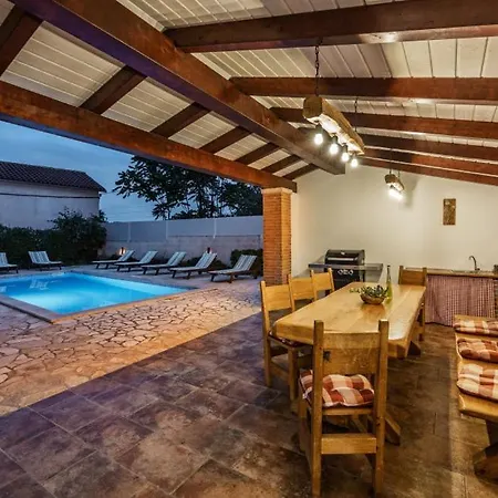 Katja By Guide Peruški