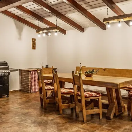 Katja By Guide * Peruški