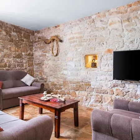 Katja By Guide * Peruški