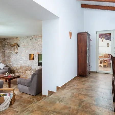 Katja By Guide * Peruški