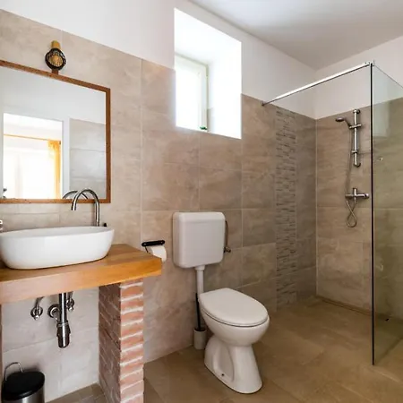 Katja By Guide * Peruški