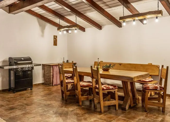 Katja By Guide * Peruški