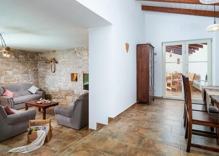 Katja By Guide * Peruški