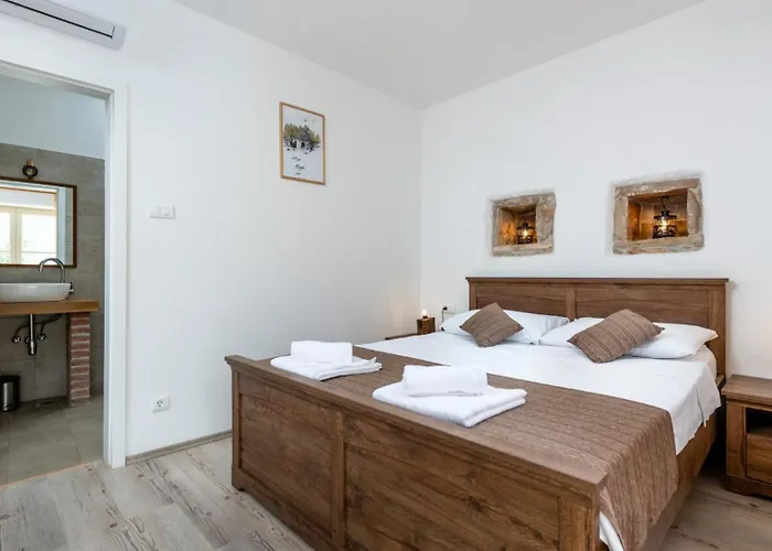 Katja By Guide * Peruški