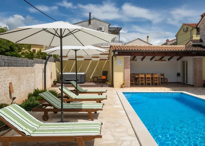 Katja By Guide * Peruški